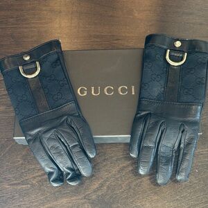 Gucci Men's Black Leather Gloves with Monogram Detail
